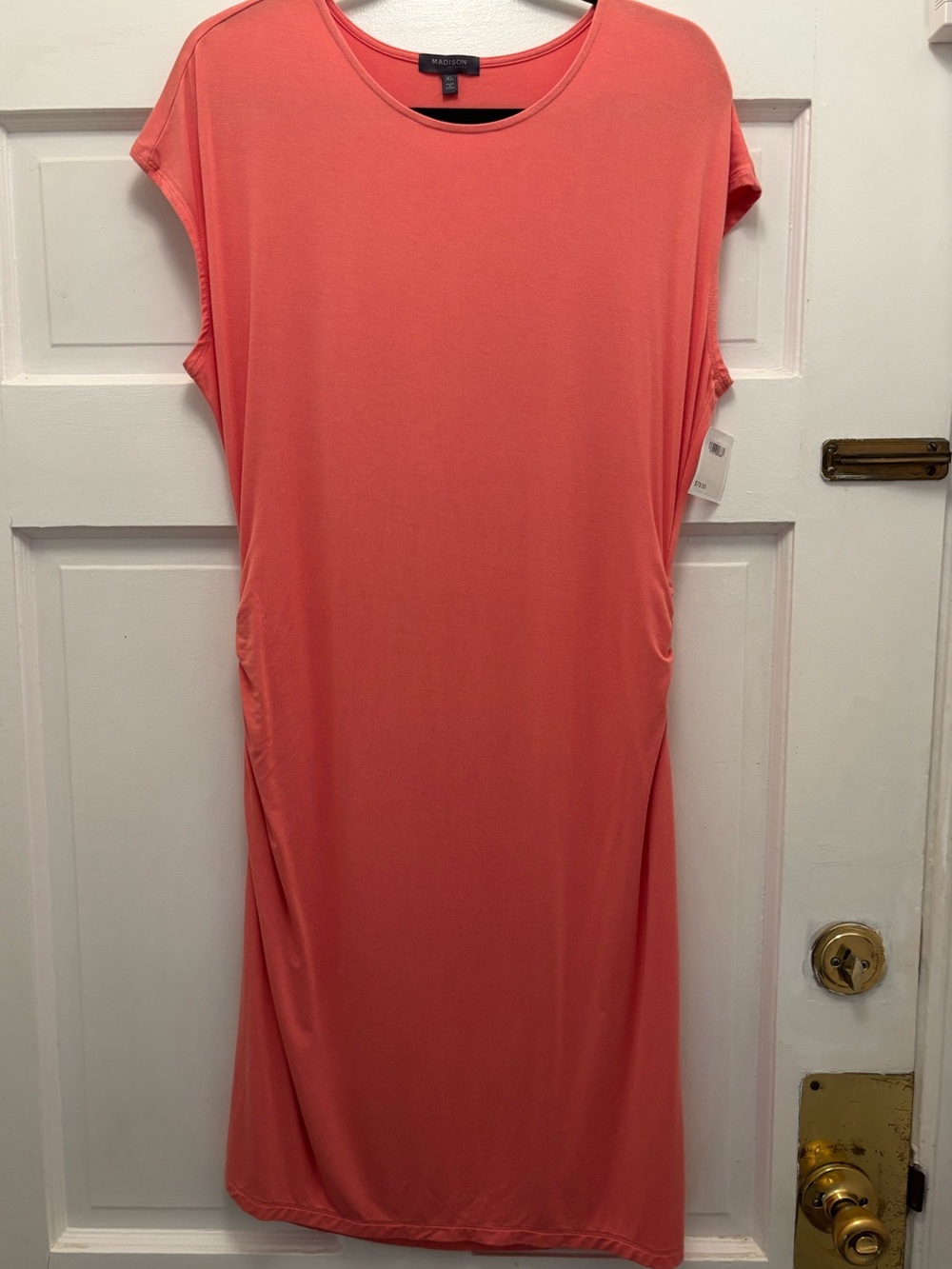 Madison Coral Pink Scoop Neck Midi Dress with Cap Sleeve
Size XL
